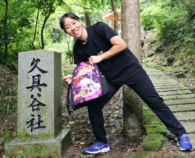 入江聖奈　カエルの神様に合格祈願「後押ししてくれますように」