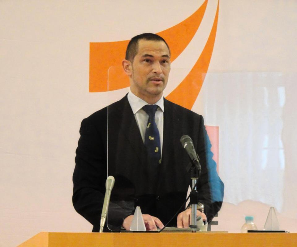 　記者会見を行ったスポーツ庁の室伏長官