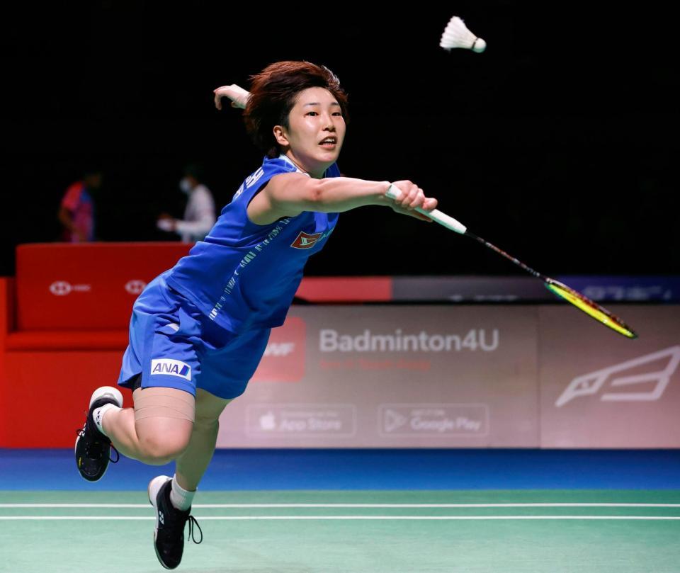 　タイ選手と対戦する山口茜