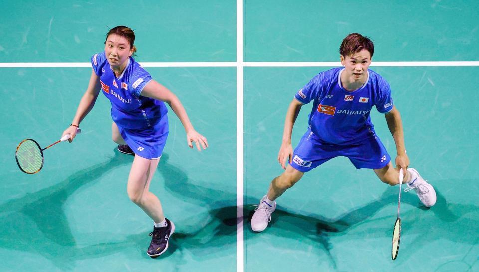 　香港ペアと対戦する渡辺（右）、東野組