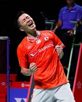 　男子シングルス準決勝でデンマーク選手に勝利し、ガッツポーズの西本拳太