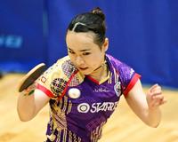 　加藤美優と対戦する伊藤美誠