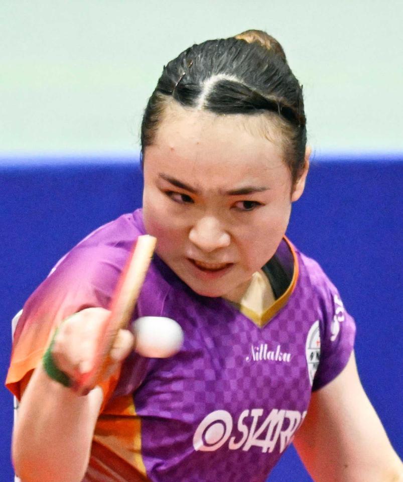 　石川佳純を破り優勝した伊藤美誠（共同）