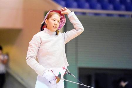 　３年ぶり３度目の優勝に王手をかけた江村美咲＝（Ｃ）日本フェンシング協会