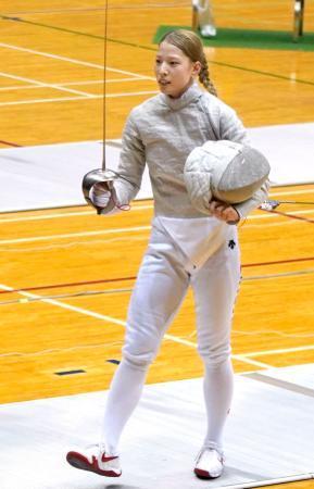 女子サーブル江村が決勝へ全日本フェンシング第２日