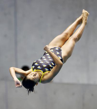 　少年女子板飛び込み　優勝した茨城・坂田丹寧＝日環アリーナ栃木