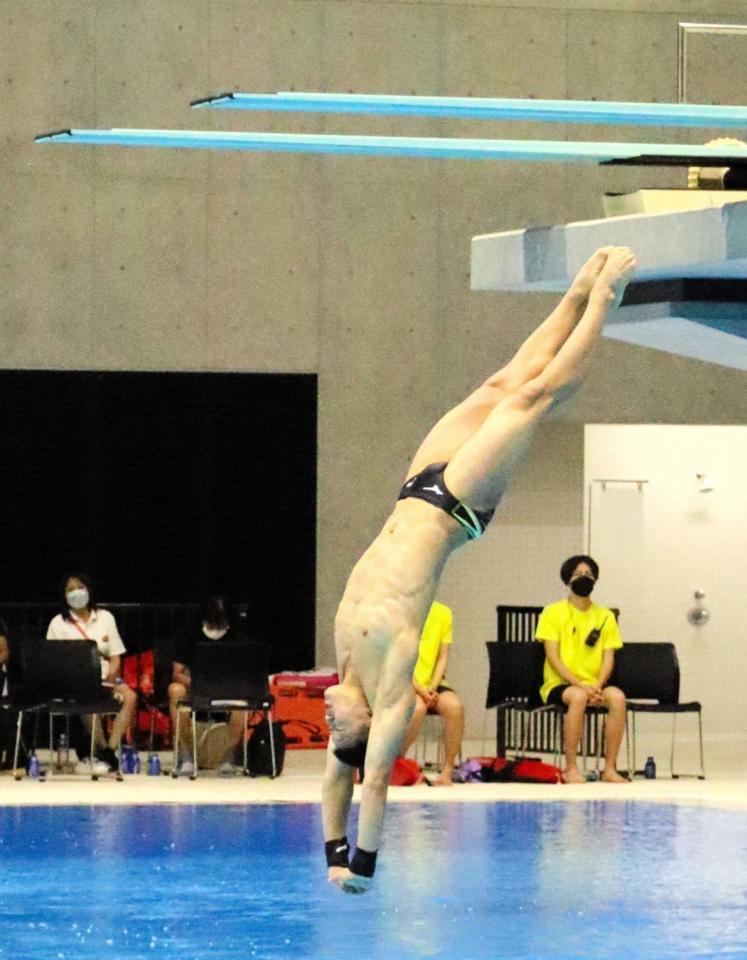 　２本目の演技を行う玉井