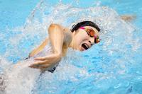 　自由形で力泳する東京の第４泳者・池江璃花子