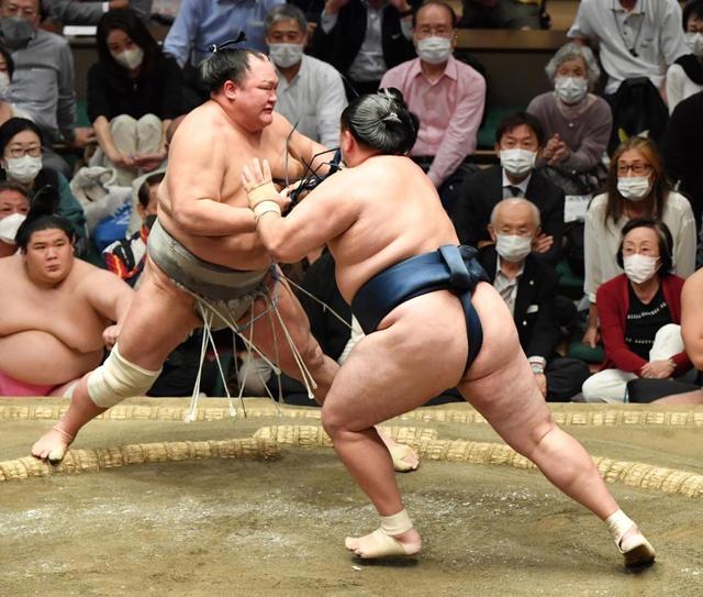 １敗対決は玉鷲が北勝富士を下し単独トップに　正代が連敗を９でストップ　カド番御嶽海が大関陥落