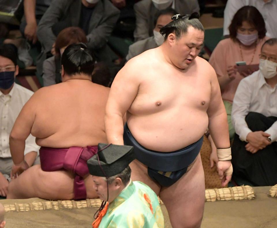 　御嶽海（奥）を破り１敗を守った玉鷲