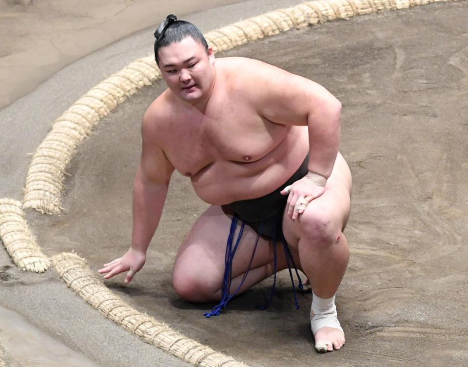 　勇磨に敗れた朝乃山（撮影・棚橋慶太）