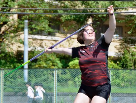 　練習を公開した陸上女子やり投げの北口榛花＝東京都世田谷区の日大グラウンド