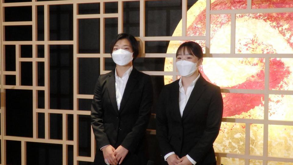　取材に応じる（左から）坂本花織、樋口新葉＝都内