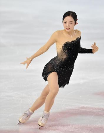 　しなやかな演技を披露する本田真凜（撮影・西岡正）