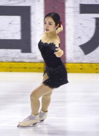 　女子ＳＰで演技する本田真凜＝ＤｙＤｏアリーナ