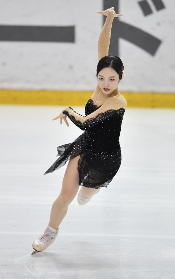 　華麗な演技を披露する本田真凜（撮影・西岡正）