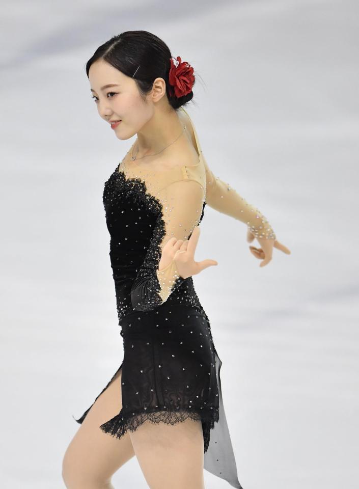 　しなやかな演技を披露する本田真凜（撮影・西岡正）