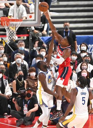 　第１Ｑ、シュートを決めるウィザーズ・八村塁（撮影・高石航平）