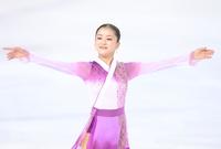 　フリーの演技を終えてあいさつをする渡辺倫果（撮影・堀内翔）