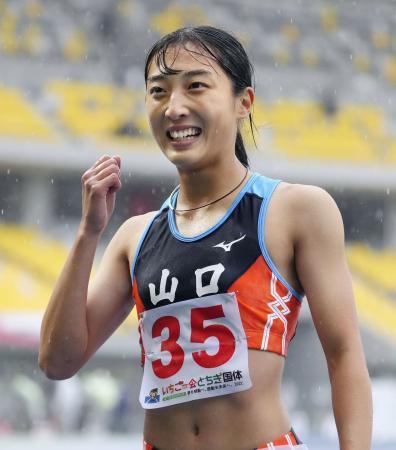 　少年女子Ａ１００メートルで優勝した山口・先村若奈＝カンセキスタジアムとちぎ