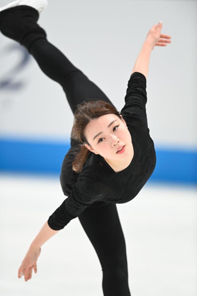 紀平梨花が公式練習参加 痛めた右足首にアイシングも「本番は思い切り