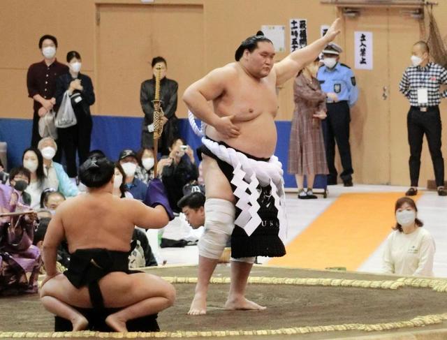 照ノ富士　膝の状態は体と「相談しながら」秋巡業スタートも、稽古と取組に加わらず