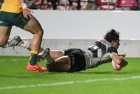 　前半、トライを決めるディラン・ライリー（撮影・石井剣太郎）