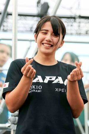 　スピード女子決勝で笑顔を見せる泉ひかり＝有明アーバンスポーツパーク