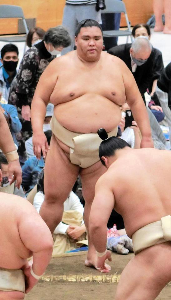 　稽古に参加する御嶽海