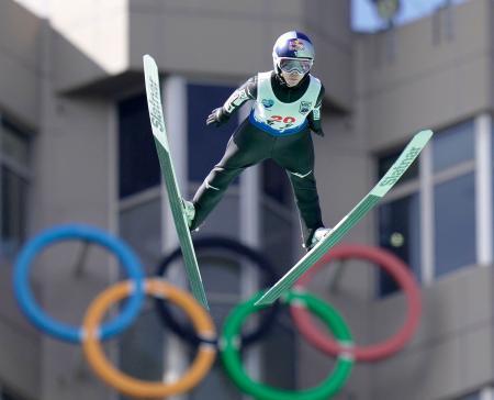 　ノーマルヒル女子で優勝した高梨沙羅の２回目＝白馬ジャンプ競技場