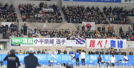 　小平奈緒の引退レースに集まった大勢の観客（撮影・堀内翔）