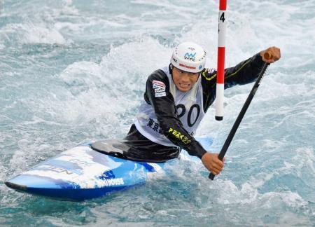 　男子カナディアンシングルで優勝した羽根田卓也＝カヌー・スラロームセンター