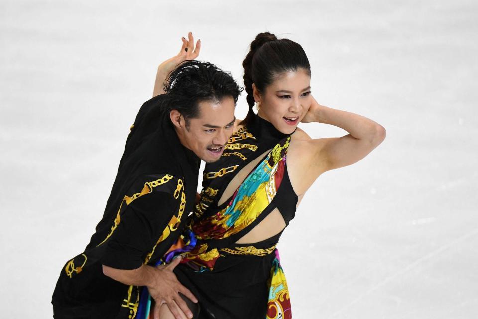 　アイスダンスのリズムダンスで５位発進の村元哉中（右）、高橋大輔組（ＵＳＡトゥデー・ロイター＝共同）