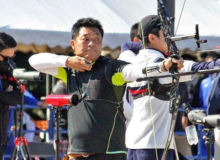 　アーチェリーの全日本選手権男子リカーブ２回戦に臨んだ山本博