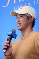 　凱旋来日し会見する五十嵐カノア（撮影・高石航平）