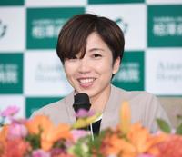 　引退会見する小平奈緒さん（撮影・金田祐二）