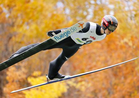 　男子で優勝した中村直幹の２回目＝大倉山