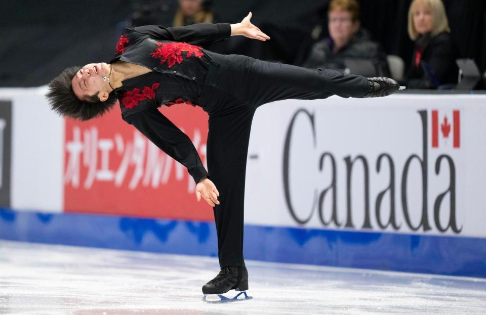 　男子ＳＰで演技する三浦佳生