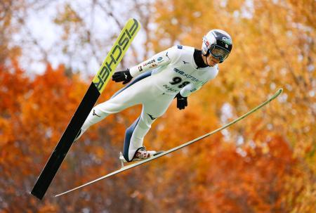 　男子で優勝した二階堂蓮の１回目＝大倉山