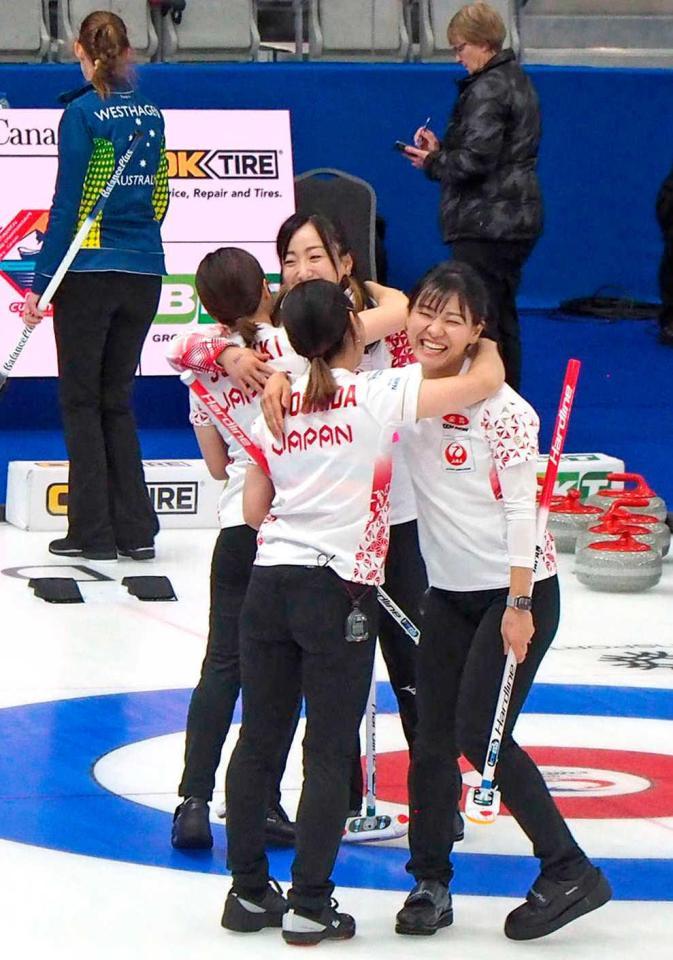 　オーストラリア戦で勝利し喜ぶロコ・ソラーレの選手たち（ｃ）ＪＣＡ・共同