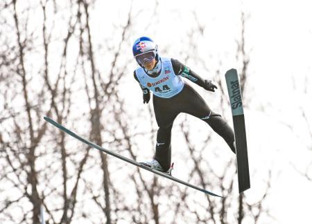 高梨５位、ピンケルニヒがＶＷ杯ジャンプ女子第２戦