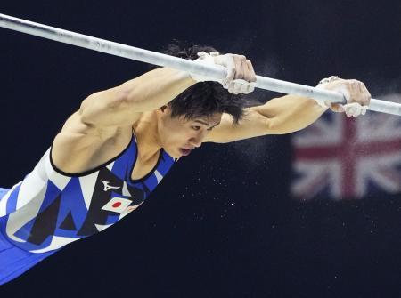 橋本が鉄棒で銀体操の世界選手権最終日