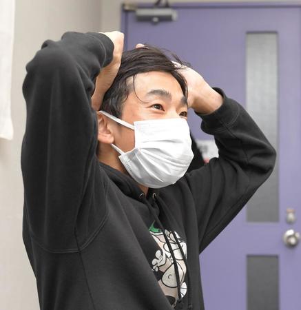 　会見する織田信成（撮影・高部洋祐）