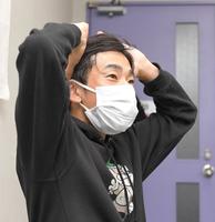 　会見する織田信成（撮影・高部洋祐）