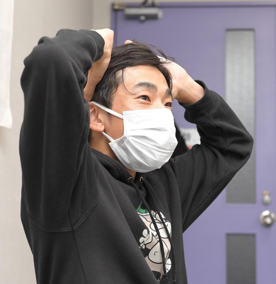 　会見する織田信成（撮影・高部洋祐）