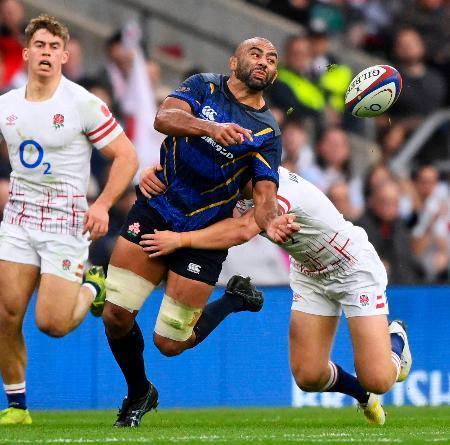 日本、6-24で前半終了ラグビーのイングランド戦