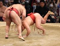 　最後の全勝力士・豊昇龍も高安に敗れる（撮影・坂部計介）