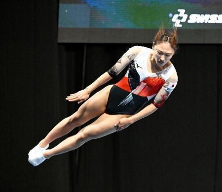 　女子個人準決勝　演技する森ひかる＝ソフィア（共同）