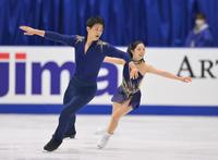 　息の合った演技を見せる三浦璃来、木原龍一組（撮影・伊藤笙子）