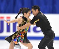 　アイスダンスＲＤで息の合った演技をする村元哉中、高橋大輔組（撮影・伊藤笙子）